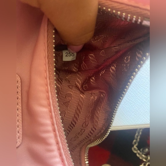 Brand new Prada re edition 2005 100% authentic - Picture 4 of 7